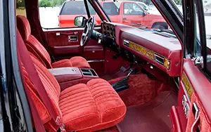Cars wallpapers Chevrolet Suburban - 1990
